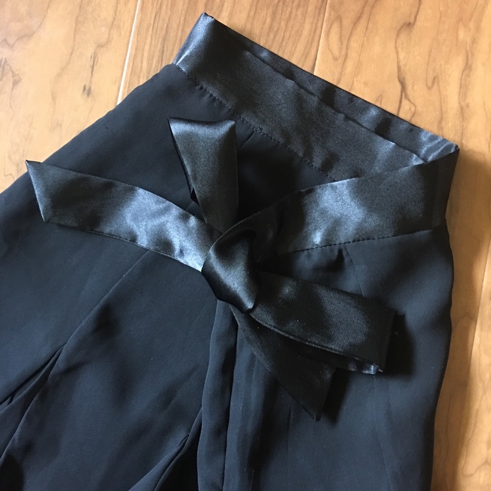 Black skirt with silk ribbon attachment